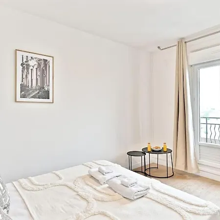 Lumineux Et Moderne A - Ii *