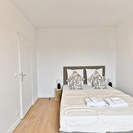 Appartement Lumineux Et Moderne A - Ii *